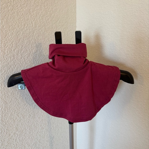 Preowned Maroon Mock Turtleneck One Size Item #PHK7129 - Picture 2 of 2